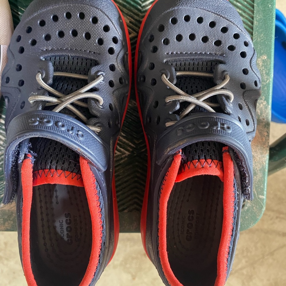 New crocs boys size 12